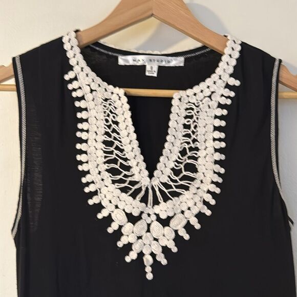 Max Studio Black Embellished Embroidered Neckline Sleeveless Dress Size‎ Small - Picture 4 of 7